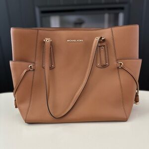 Michael Kors Voyager Tote